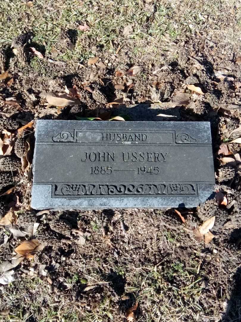 John Ussery's grave. Photo 1