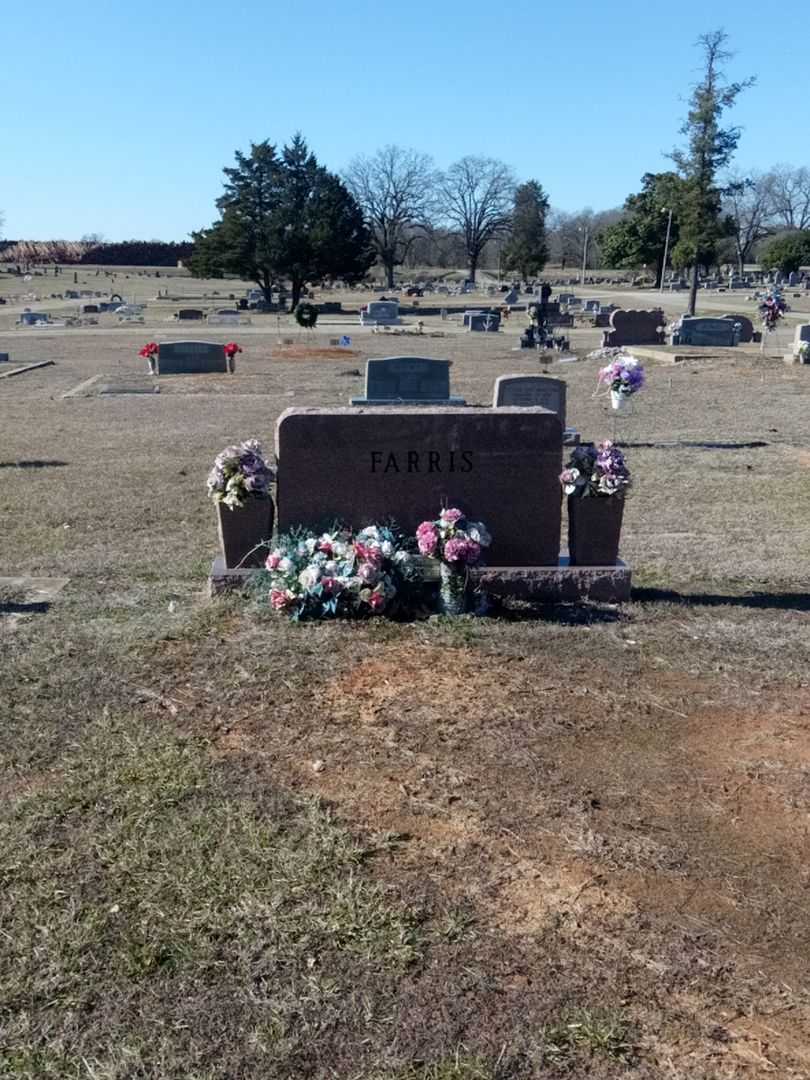 Johnny R. Farris's grave. Photo 2