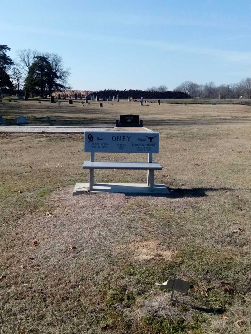 Floyd "Buddy" Oney Junior's grave. Photo 2