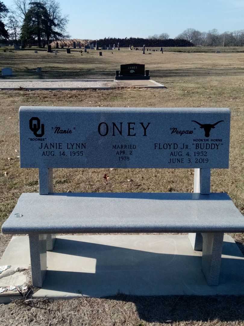 Floyd "Buddy" Oney Junior's grave. Photo 1