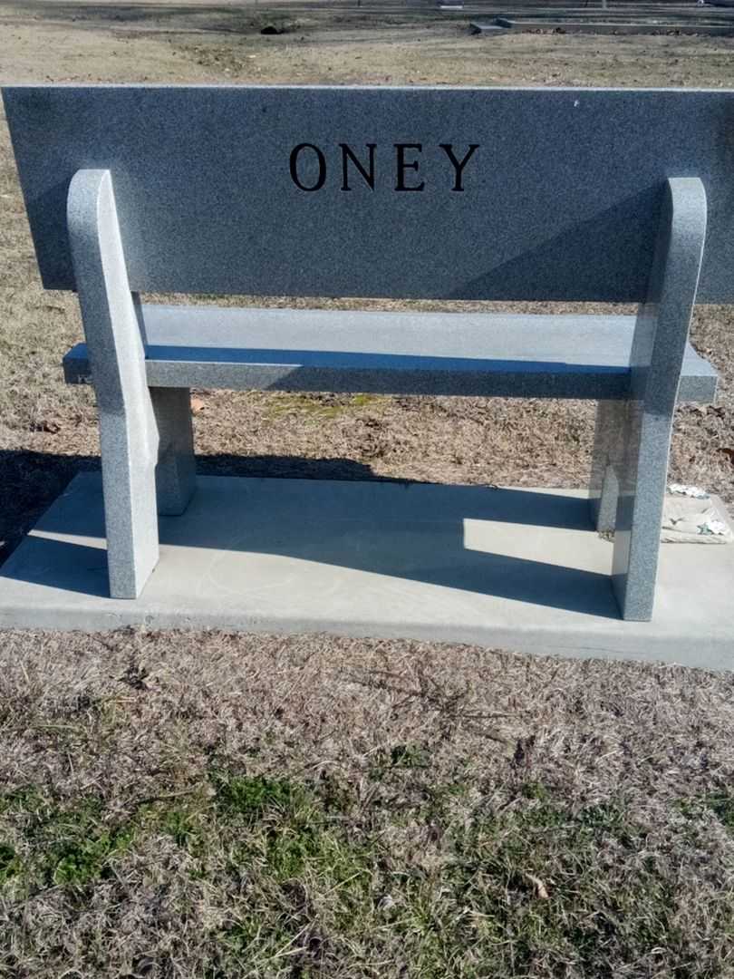 Floyd "Buddy" Oney Junior's grave. Photo 3