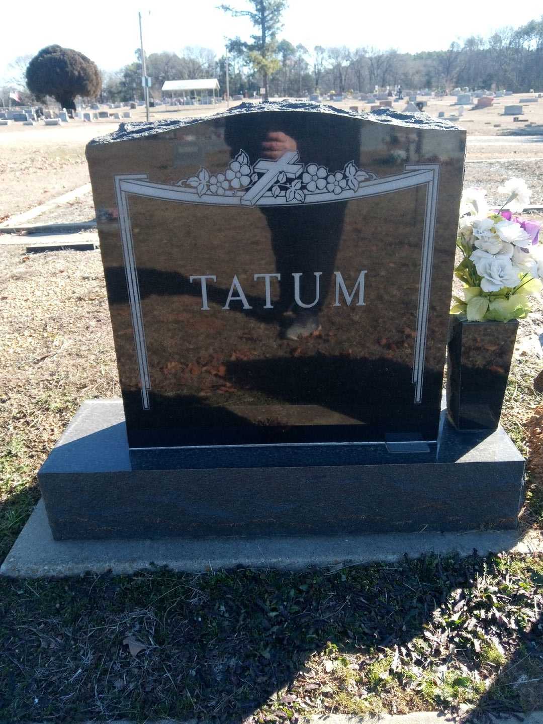 Robbie Dee "Dickey" Tatum's grave. Photo 3