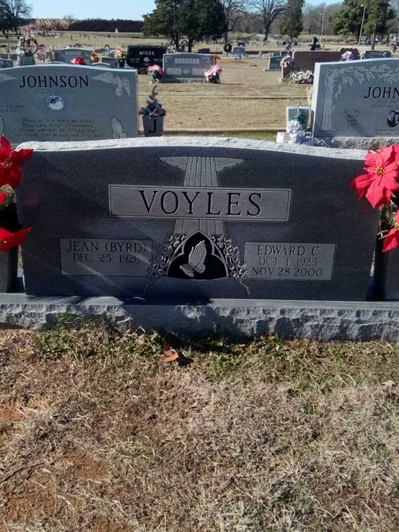 Edward Cecil Voyles's grave. Photo 1