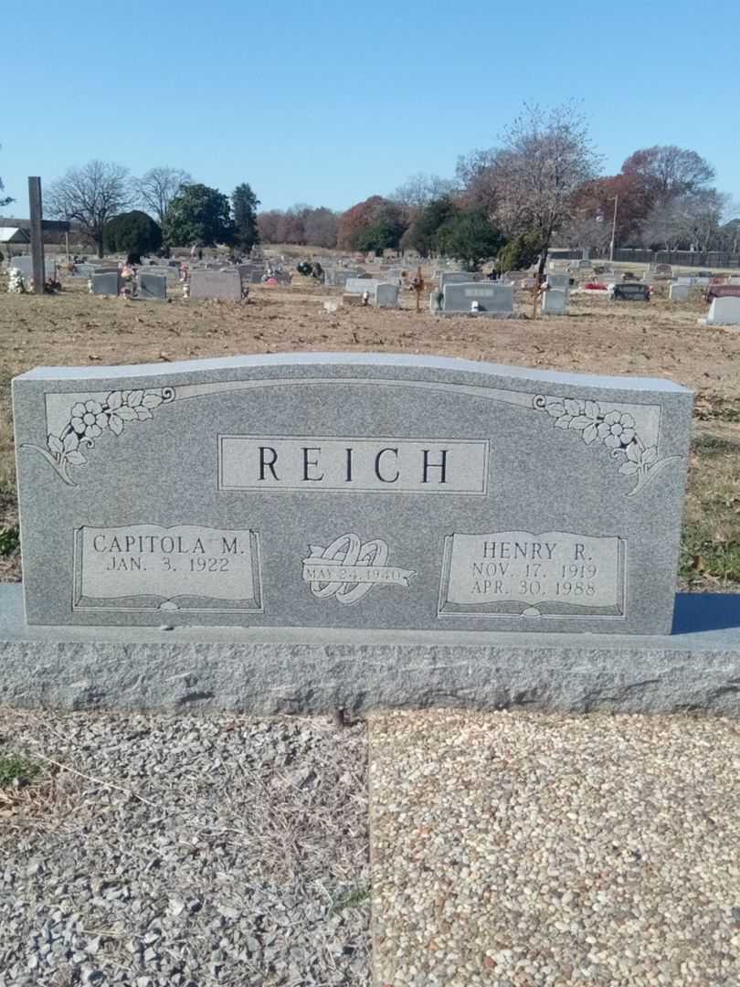 Henry R. Reich's grave. Photo 3
