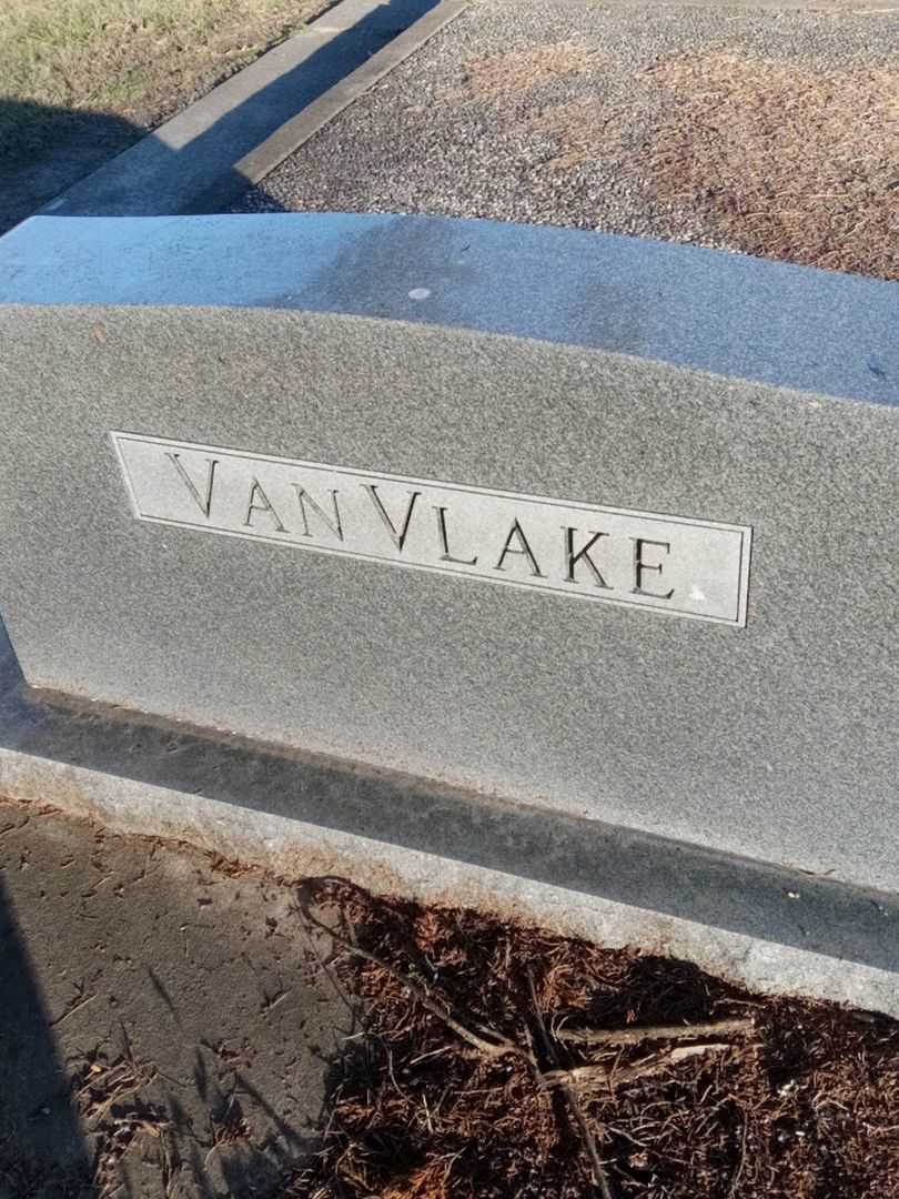 Gladys Helen Van Vlake's grave. Photo 3