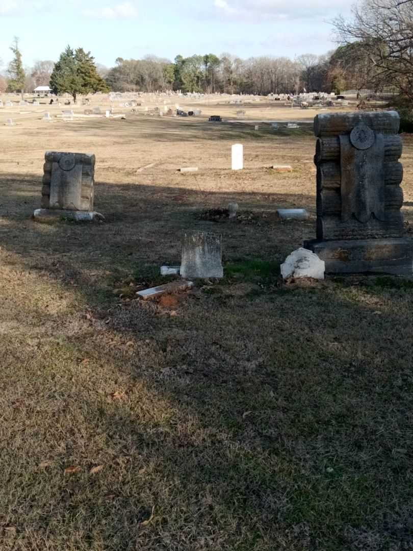 Sarah Elizabeth Tate's grave. Photo 2