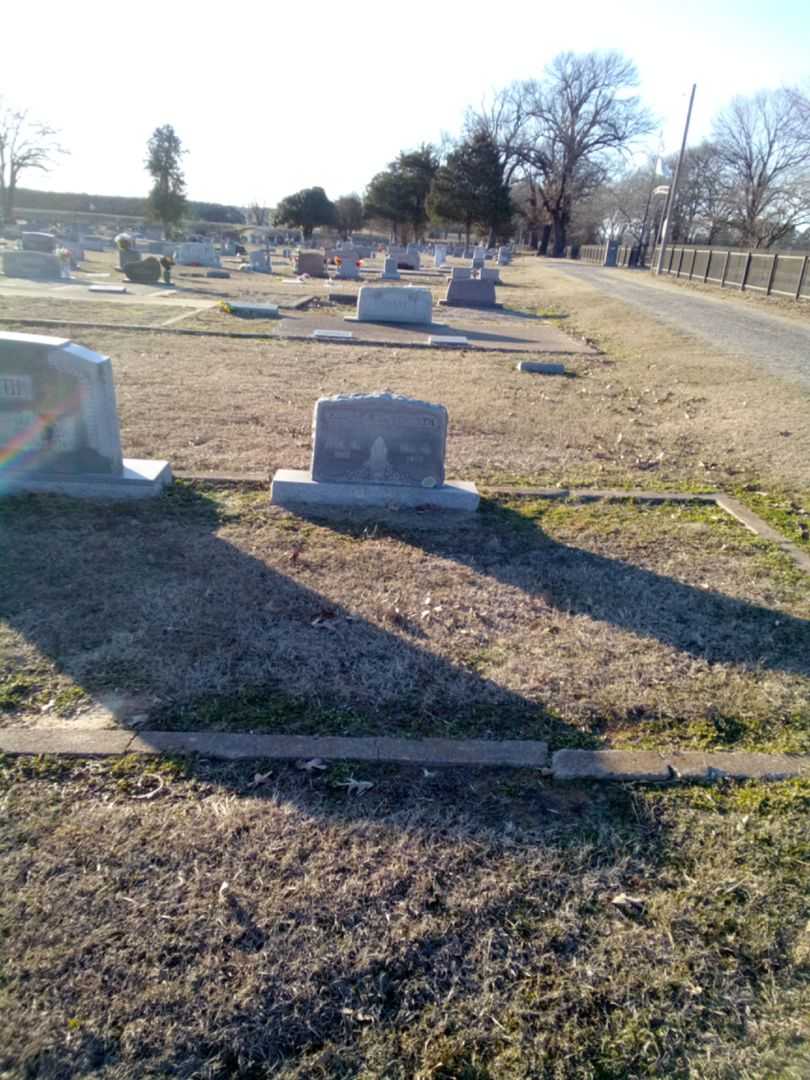 Ralph C. Hackworth's grave. Photo 2
