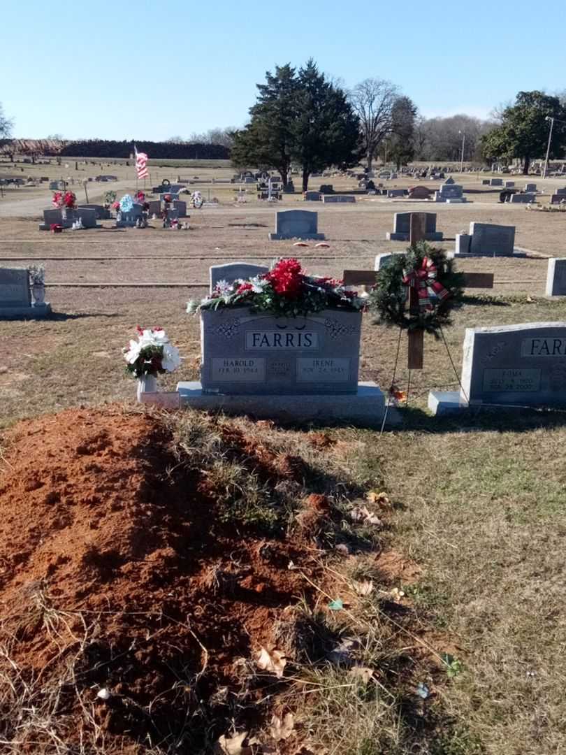 Harold Farris's grave. Photo 2