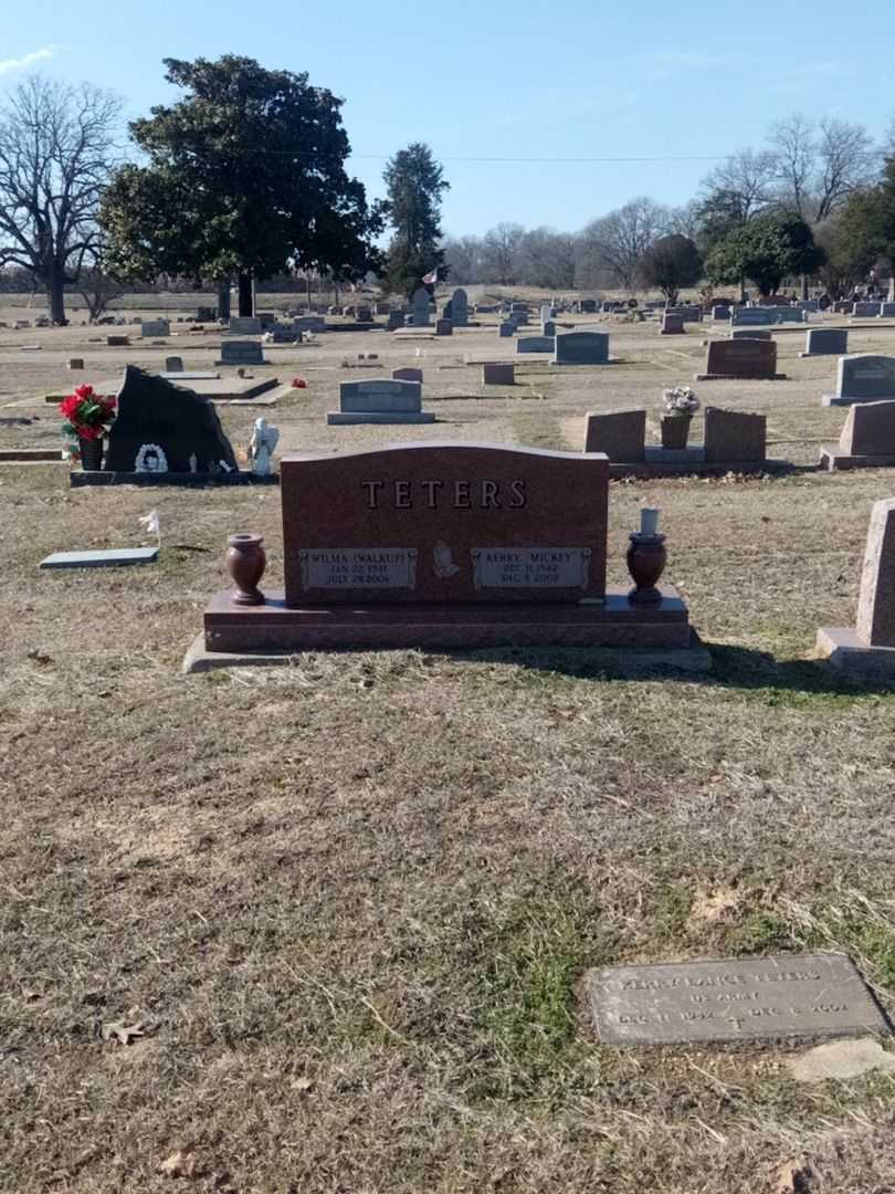Wilma Walkup Teters's grave. Photo 2