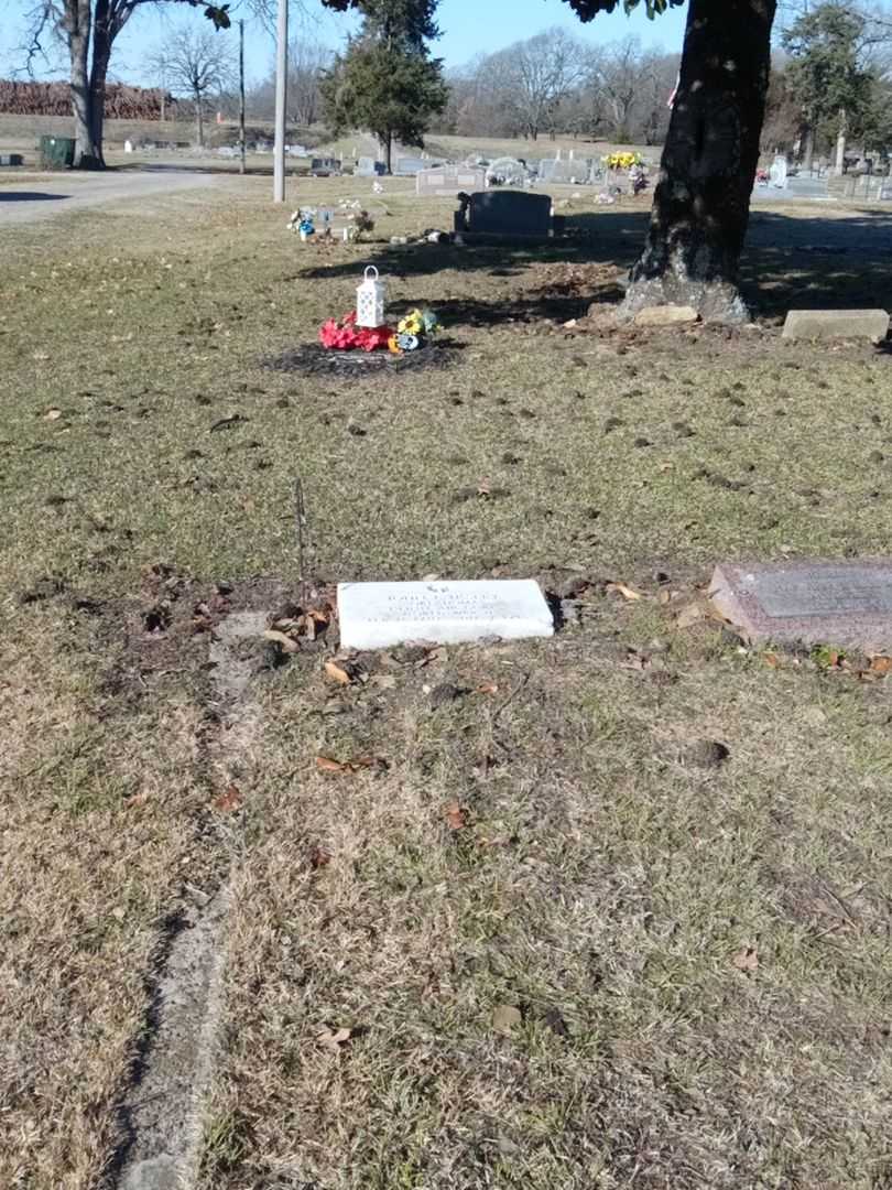 John E. Ussery's grave. Photo 2