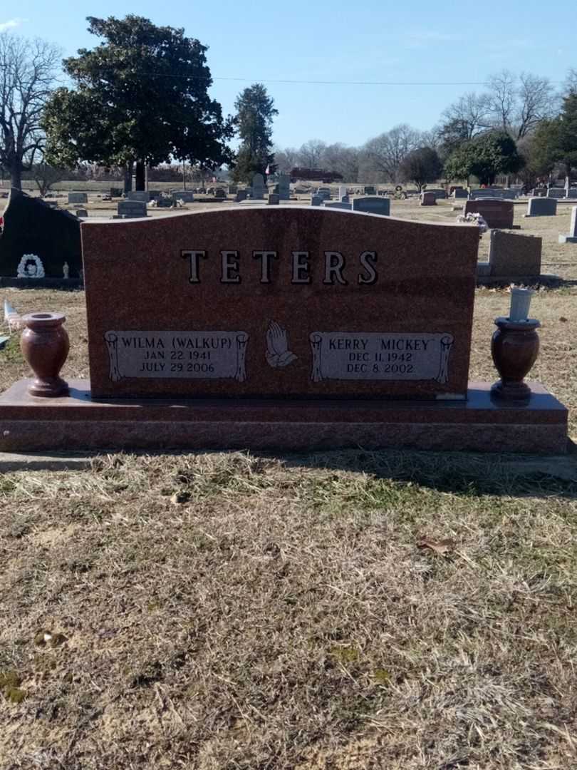 Wilma Walkup Teters's grave. Photo 1