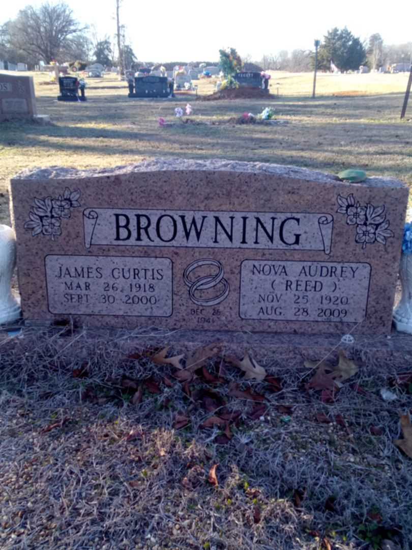 Nova Audrey Reed Browning's grave. Photo 1