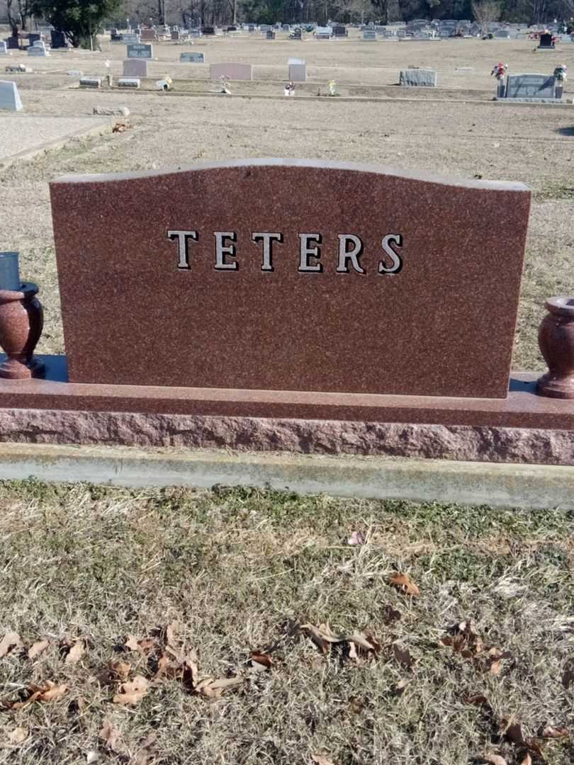 Wilma Walkup Teters's grave. Photo 3