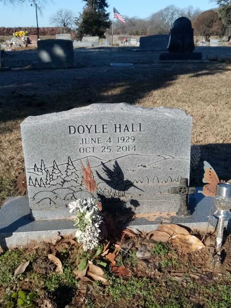 Doyle Hall's grave. Photo 1
