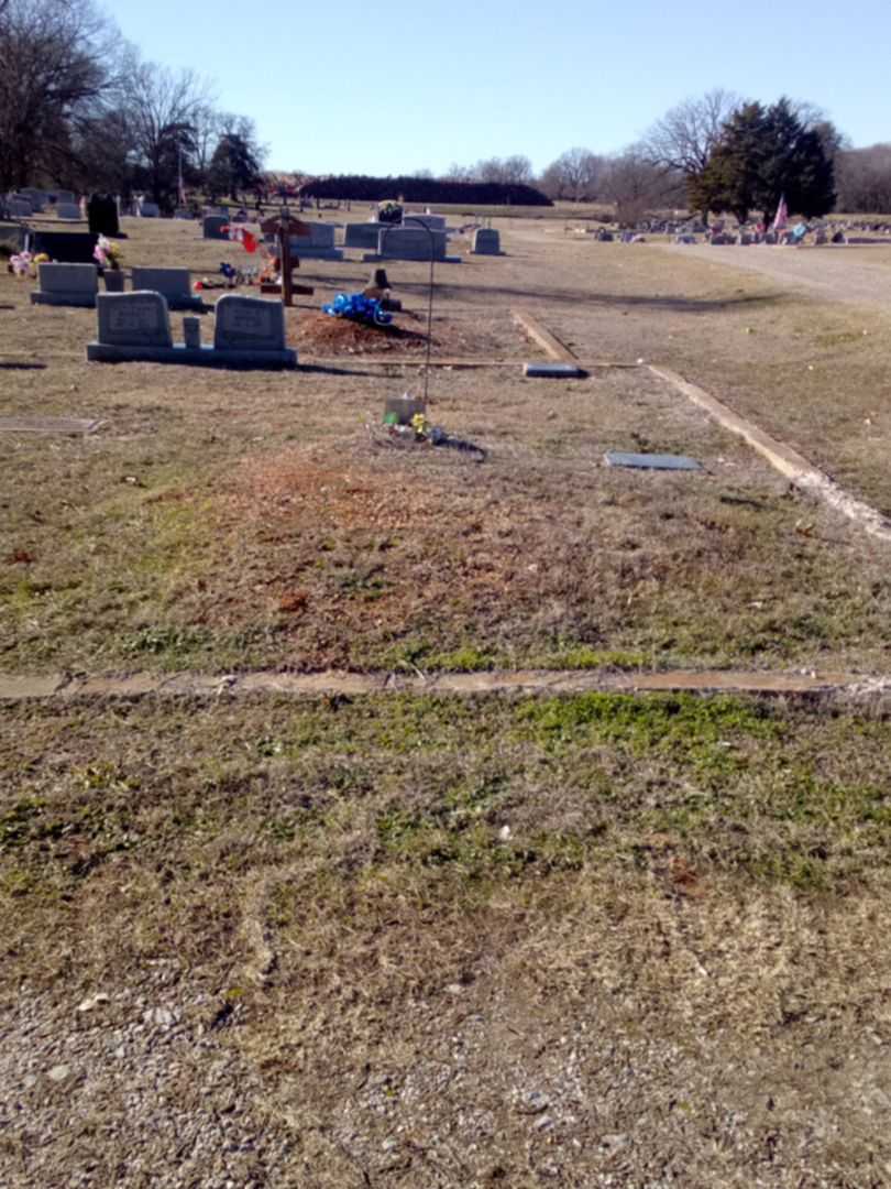 Ruthanne Gallagher Rhodes's grave. Photo 2